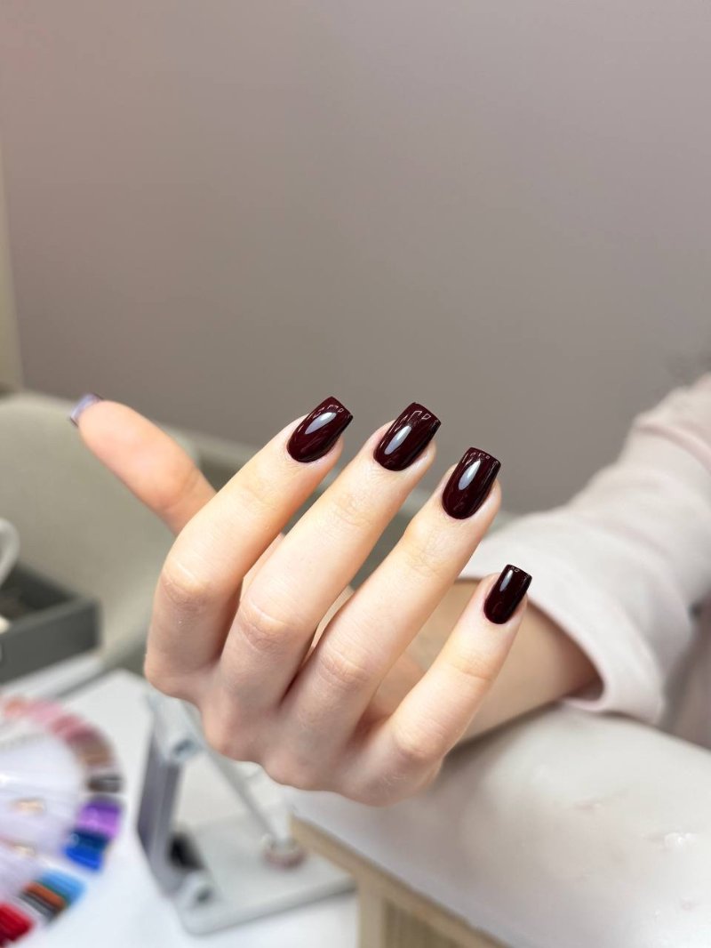 Bordeauxrode nagels